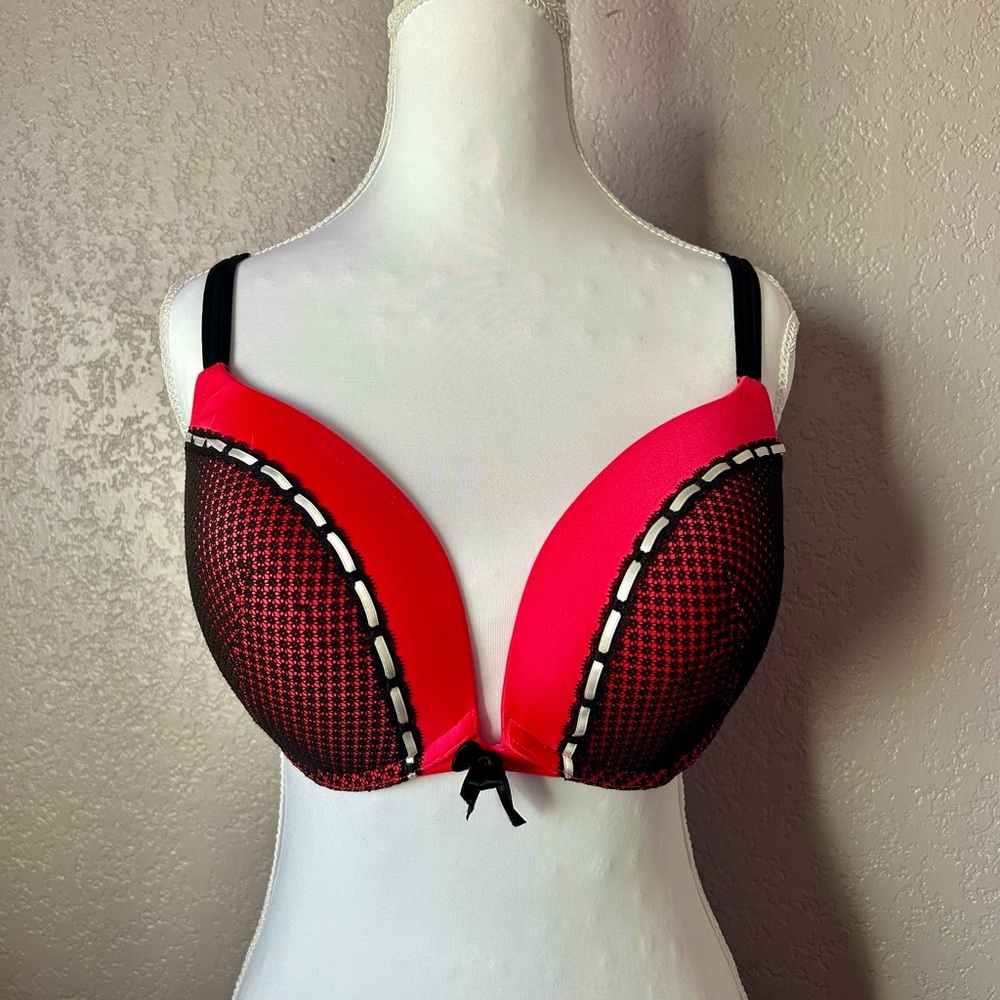 Victoria's Secret Pink and Black Push-Up Bra